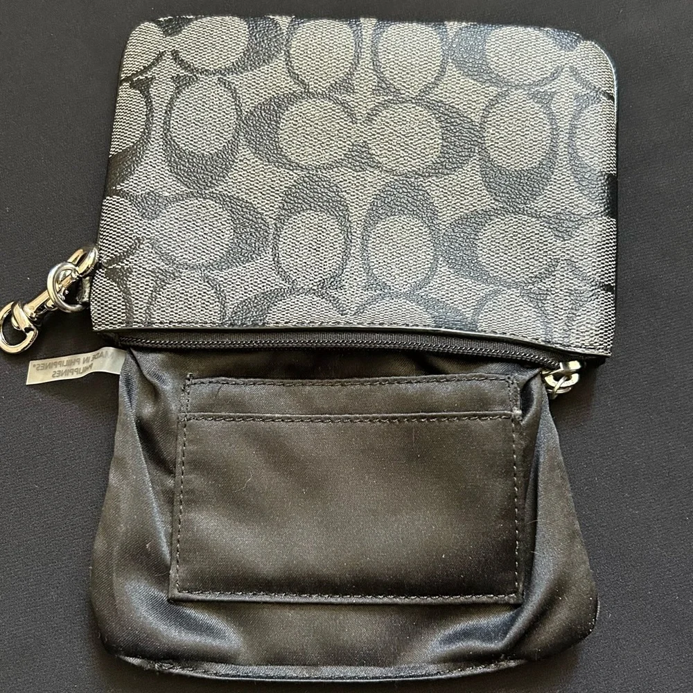 Coach Wristlet with card slots - Picture 8 of 8